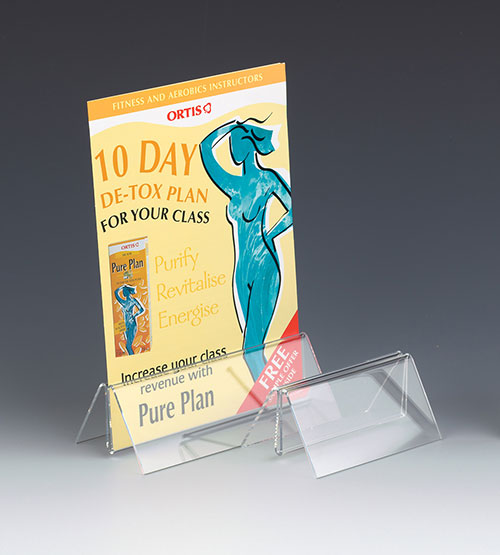 Kệ menu mica A4 đế tam giác liền KMN-2811