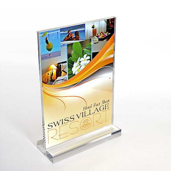 Menu mica A4 tam giác đế rời KMN-149