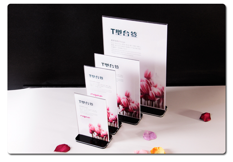 Kệ menu mica A4 đế tam giác liền KMN-2811