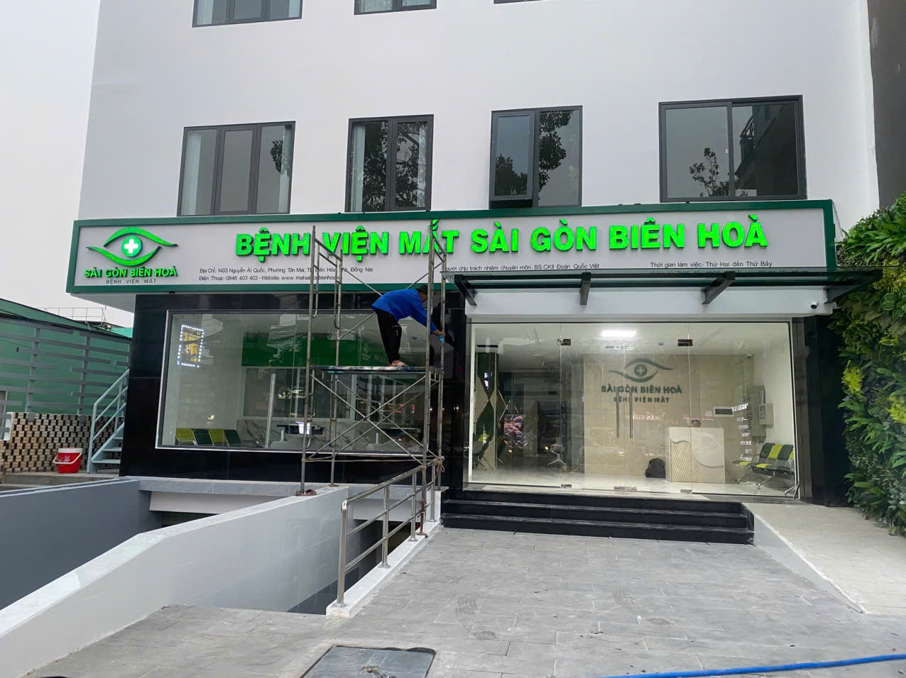 Thi công bảng hiệu 2