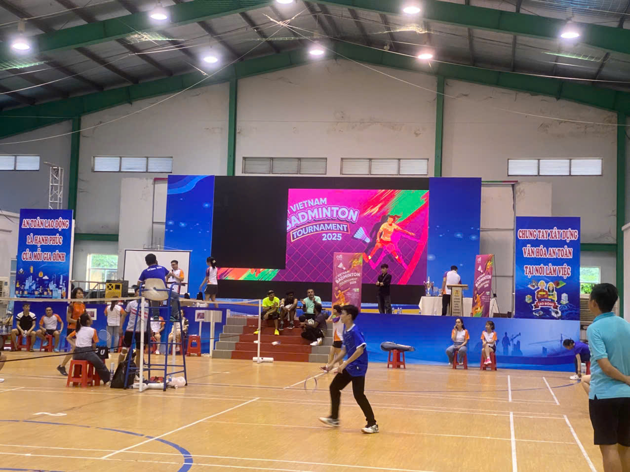 Thi công bảng hiệu 10