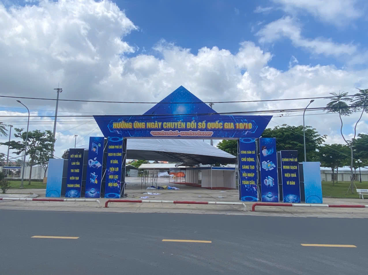 Thi công bảng hiệu 25