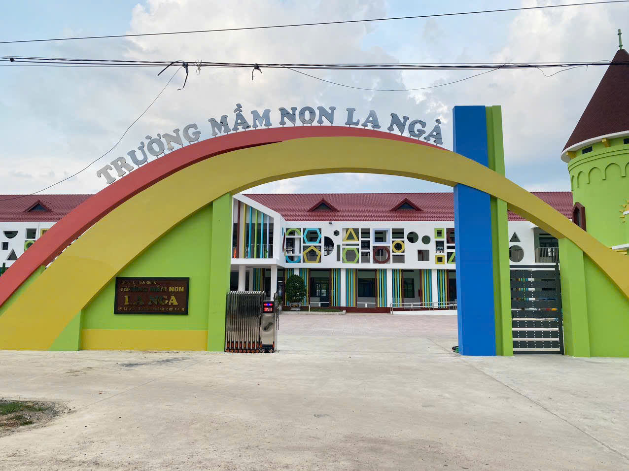 Thi công bảng hiệu 33