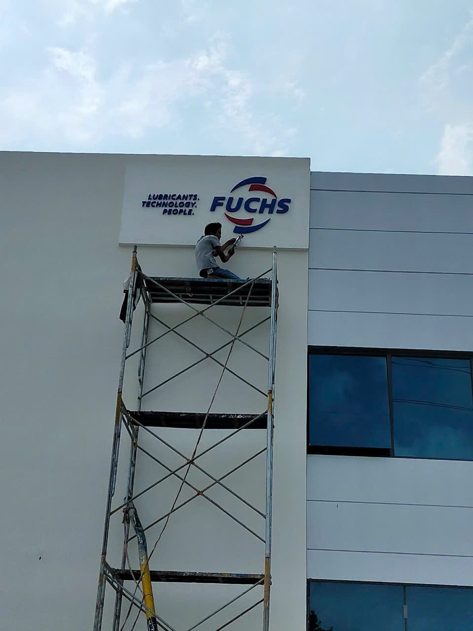 Thi công bảng hiệu 46